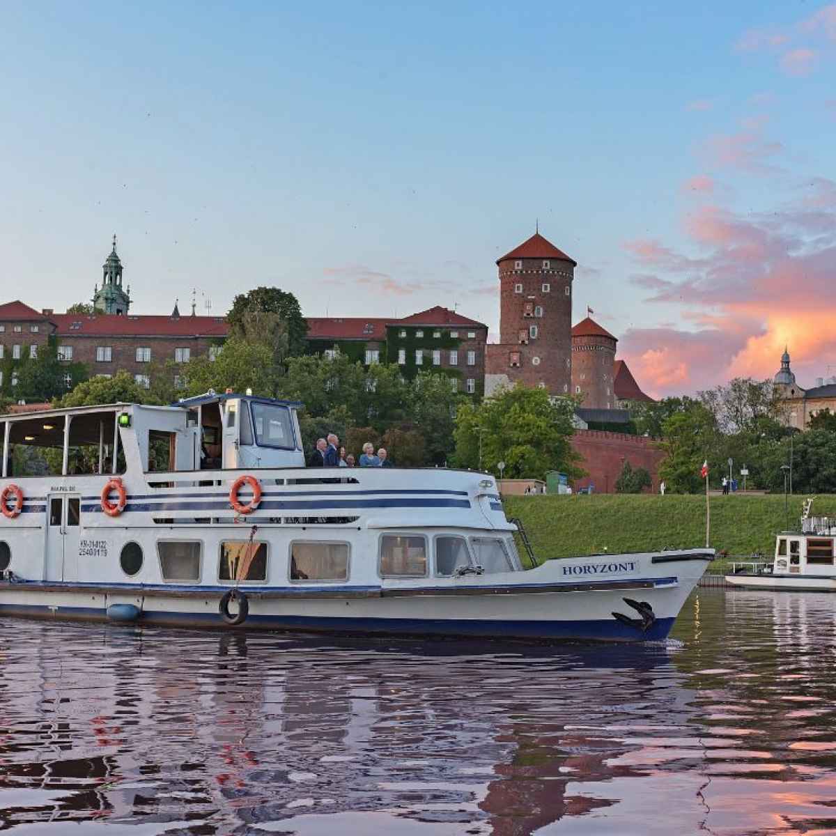 Cracovie, une croisière sur la Vistule. Château de Wawel, la Vistule.