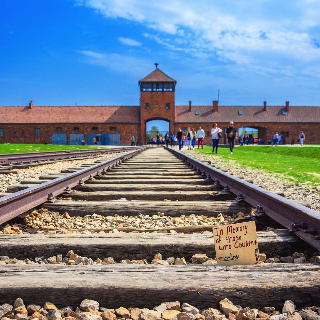 billets pour auschwitz-birkenau, visite d\'auschwitz birkenau, porte de la mort de birkenau